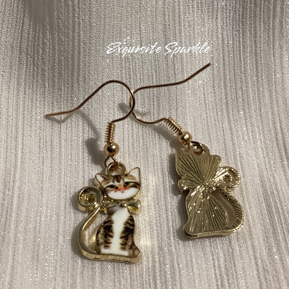 😸Set of Adorable GoldTone Painted Acrylic Hook Drop Cat/Kitten Earrings - Picture 13 of 15